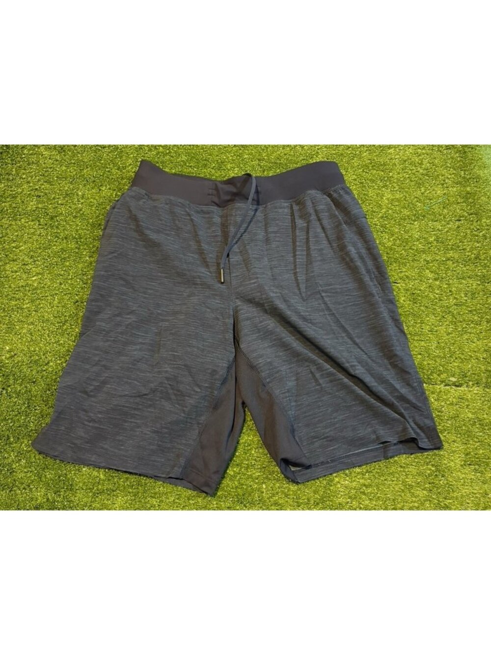 Lululemon shorts mens medium blue lined lighweight stretch 9" inseam breathable